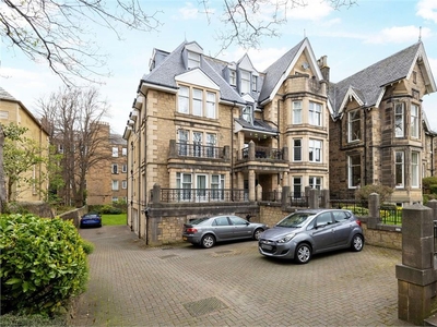3 bed first floor flat for sale in Polwarth