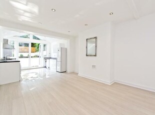 3 Bedroom Apartment For Rent In Brook Green, London