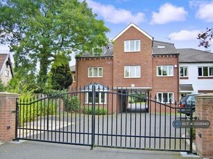 3 Bedroom Flat For Rent In Solihull