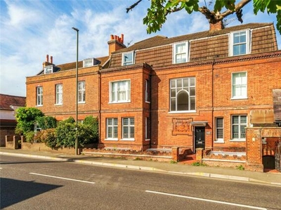 3 Bedroom Flat For Sale In Portsmouth Road, Esher