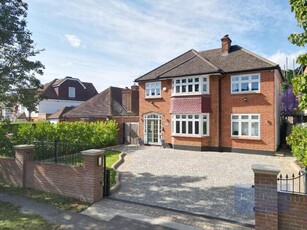 4 Bedroom Detached House For Rent In Buckhurst Hill, Essex