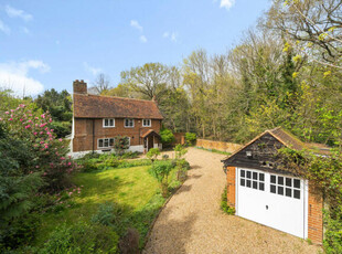4 Bedroom Detached House For Sale In Knaphill, Woking