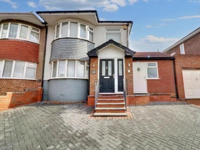 4 Bedroom Semi-detached House For Rent In Wembley