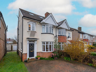 5 Bedroom Semi-detached House For Sale In Hounslow