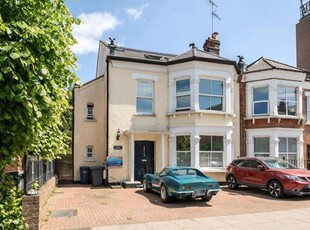 6 Bedroom Semi-detached House For Sale In London