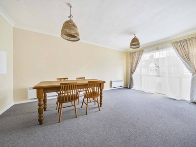 Flat in Cavendish Road, Colliers Wood, SW19