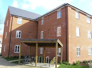 Groves Close, Colchester, Essex - 2 bedroom flat