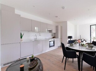 2 Bedroom Flat For Rent In Godalming, Surrey