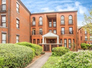 2 Bedroom Flat For Sale In Southend-on-sea, Essex