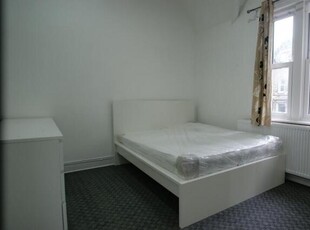 3 Bedroom Flat For Rent In Headingley Lane, Headingley