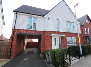 4 Bedroom Detached House For Rent In Repton Park, Ashford