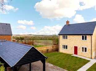 4 Bedroom Detached House For Sale In Yardley Gobion, Northamptonshire