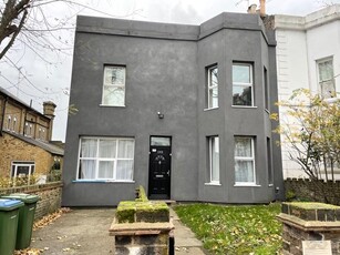 4 Bedroom House Of Multiple Occupation For Sale In London