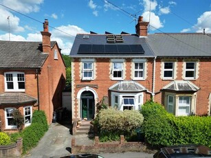 4 bedroom semi-detached house for sale Reading, RG4 7RR