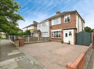 Longfield Road, CHELMSFORD - 3 bedroom semi-detached house