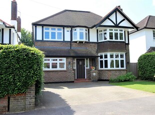 Luxury 4 bedroom Detached House for sale in Banstead, United Kingdom