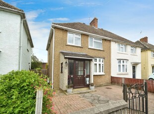 Springfield Park Road, Chelmsford - 3 bedroom semi-detached house