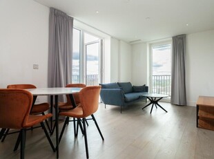 1 bedroom flat for rent in Gartons Way, London, SW11