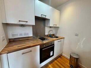 1 bedroom flat for rent in Gateway North, Crown Point Road, Leeds, LS9