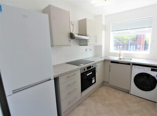 1 bedroom flat for rent in Grovebury Court, Chase Road, Southgate N14 4JR, N14