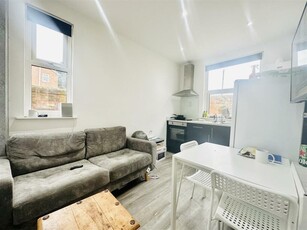 2 bedroom apartment for rent in Park Road, Nottingham, NG7