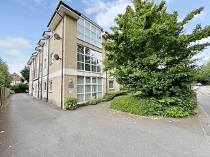 2 bedroom apartment for rent in Richmond Park Road, Bournemouth Please apply online, BH8