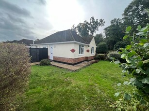 2 bedroom bungalow for rent in Howton Road, Bournemouth, BH10