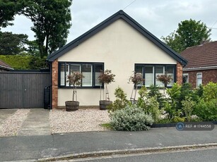 2 bedroom bungalow for rent in Maple Close, Formby, L37