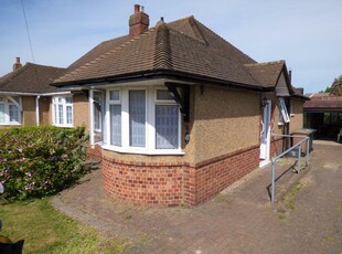 2 bedroom bungalow for rent in Poplars Close, Luton, LU2 8AE, LU2