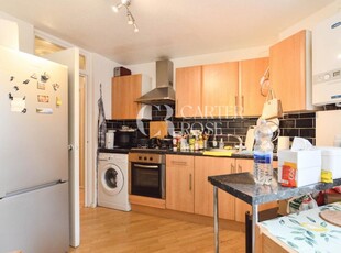 2 bedroom flat for rent in Bedford Road, London, SW4