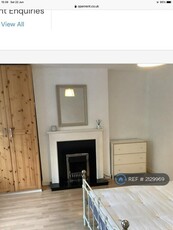 2 bedroom flat for rent in Coverton Road, London, SW17