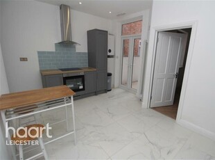 2 bedroom flat for rent in Kimberley Road, LE2
