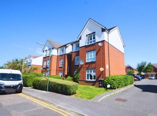 2 bedroom flat for rent in Malmesbury Park Road, Bournemouth, BH8