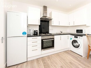 2 bedroom flat for rent in Newmarket Terrace, Brighton, BN2