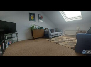 2 bedroom flat for rent in Sandmere Road, London, SW4
