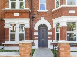 2 bedroom flat for rent in Thorney Hedge Road, London, W4