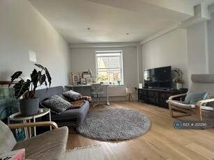 2 bedroom flat for rent in Ward Street, Guildford, GU1