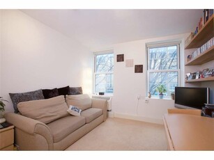 2 bedroom flat for rent in Werrington Street, NW1
