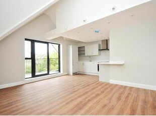 2 bedroom penthouse for rent in Ward Close, South Croydon CR2