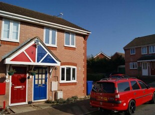 2 bedroom semi-detached house for rent in Haselmere Close, Bury St. Edmunds, Suffolk, IP32