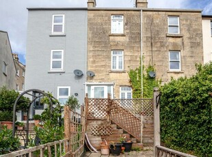 2 bedroom terraced house for rent in Chilton Road, Bath, Somerset, BA1