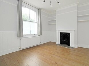 2 bedroom terraced house for rent in Mill Hill Road, Acton, W3
