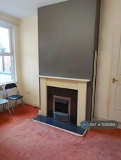 2 bedroom terraced house for rent in Parry Street, Leicester, LE5