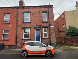 2 bedroom terraced house for rent in Salisbury View, Leeds, West Yorkshire, LS12