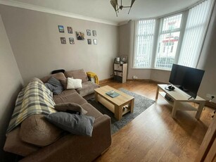 3 bedroom apartment for rent in Craigburn Road, L13