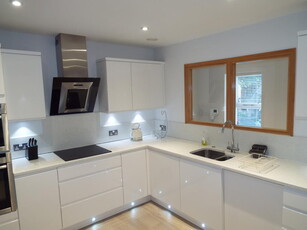 3 bedroom apartment for rent in Peveril Drive, The Park, Nottingham, NG7