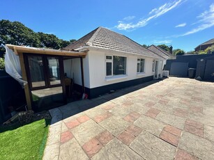 3 bedroom bungalow for rent in Beverley Gardens, BOURNEMOUTH, BH10