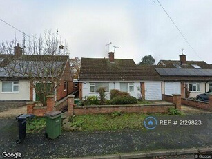 3 bedroom bungalow for rent in Highcroft Road, Oadby, Leicester, LE2
