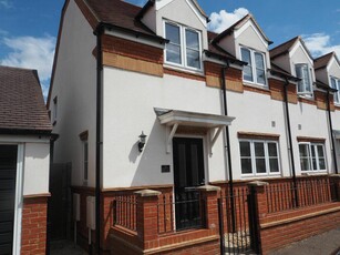 3 bedroom detached house for rent in Park Villas, Garrick Road, Northampton, NN1