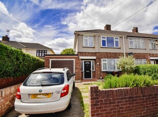 3 bedroom end of terrace house for rent in Eastbrook Drive, Romford, RM7
